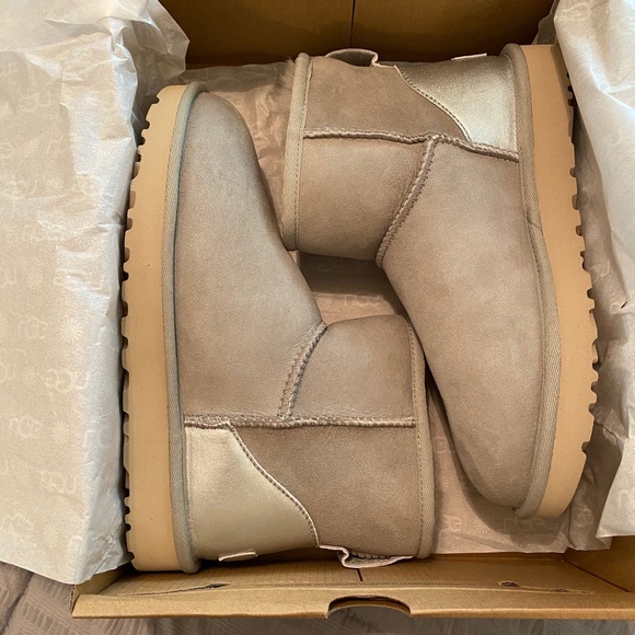 UGG Classic Mini II Metallic - Picture 10 of 10